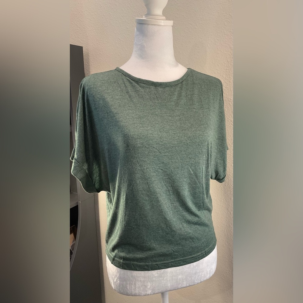 Versus a Black Hollow Open-Back Tie Top - Green - Picture 7 of 13